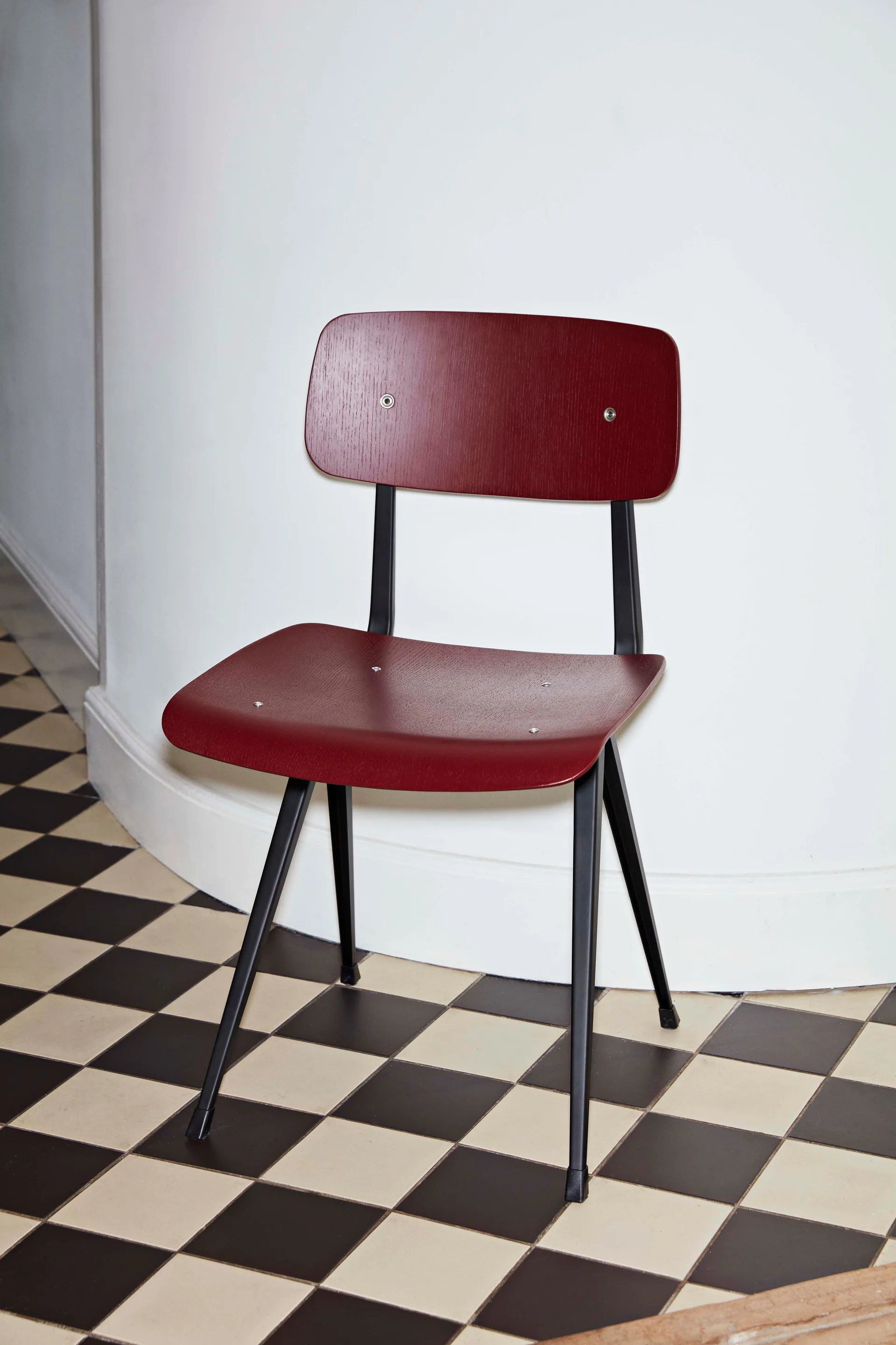 Result chair, Dark brick-black steel frame HAY