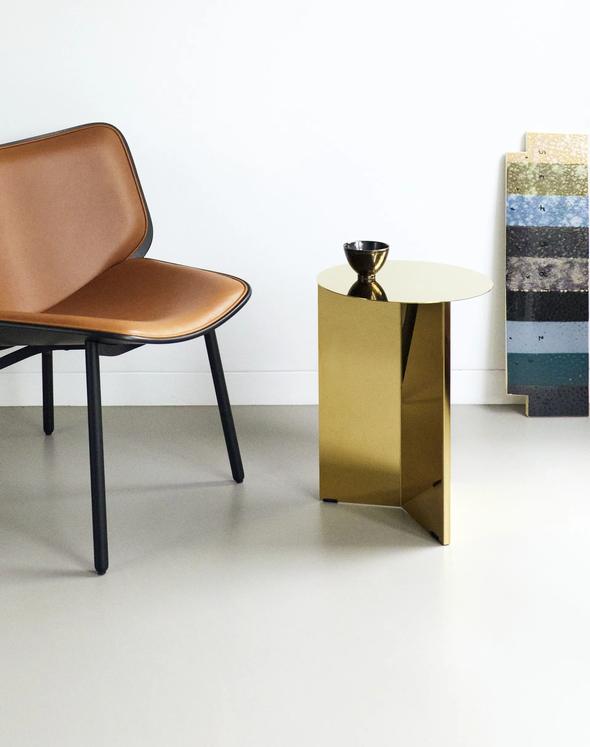 Slit high side table Ø35 cm, Brass HAY
