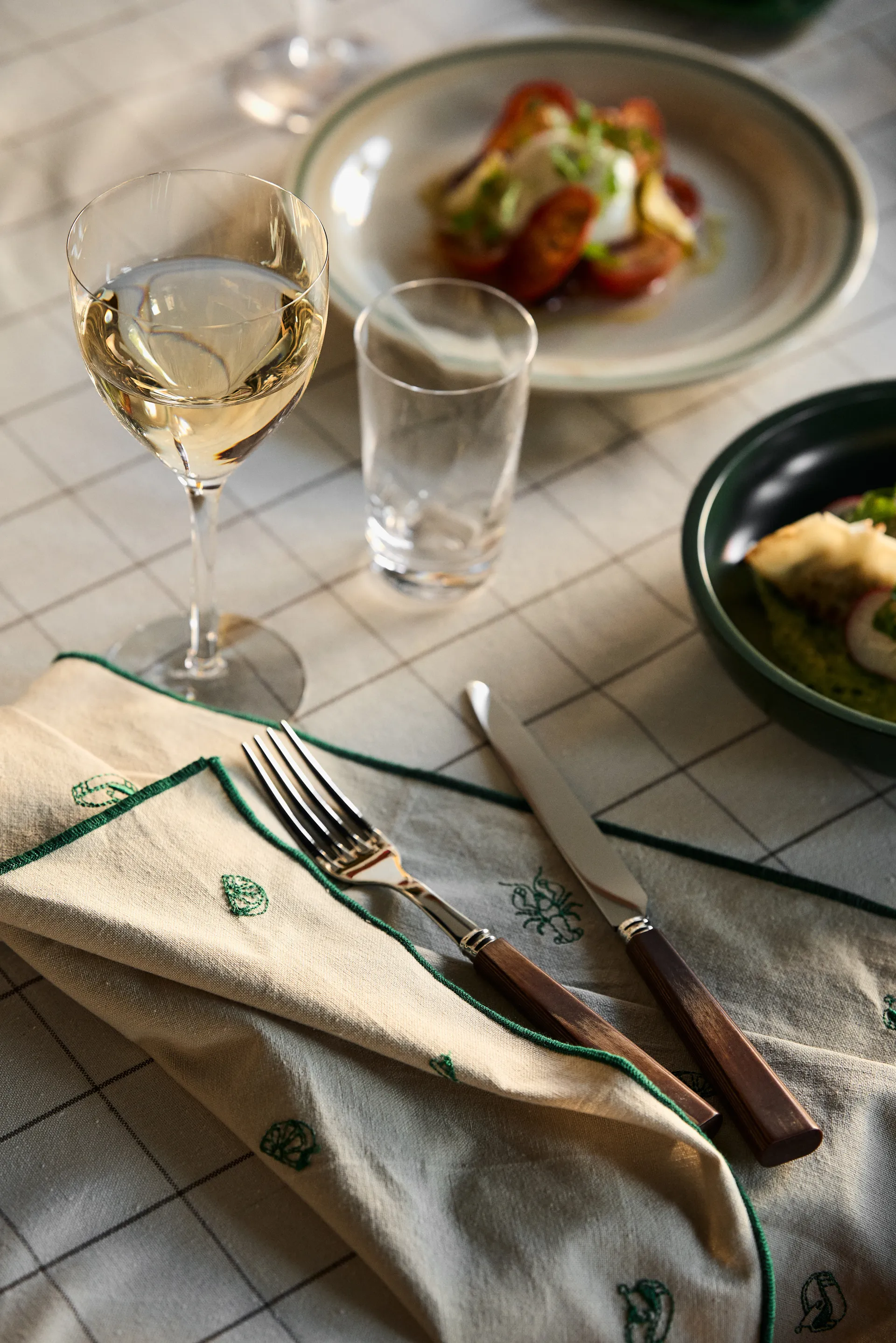 Sobremesa plate Ø24.5 cm 2-pack, Green-sand HAY