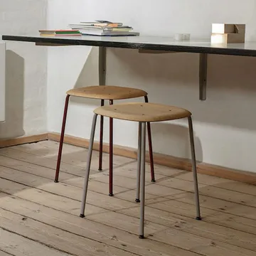 Soft Edge 70 stool - Fall red, fall red steel frame - HAY