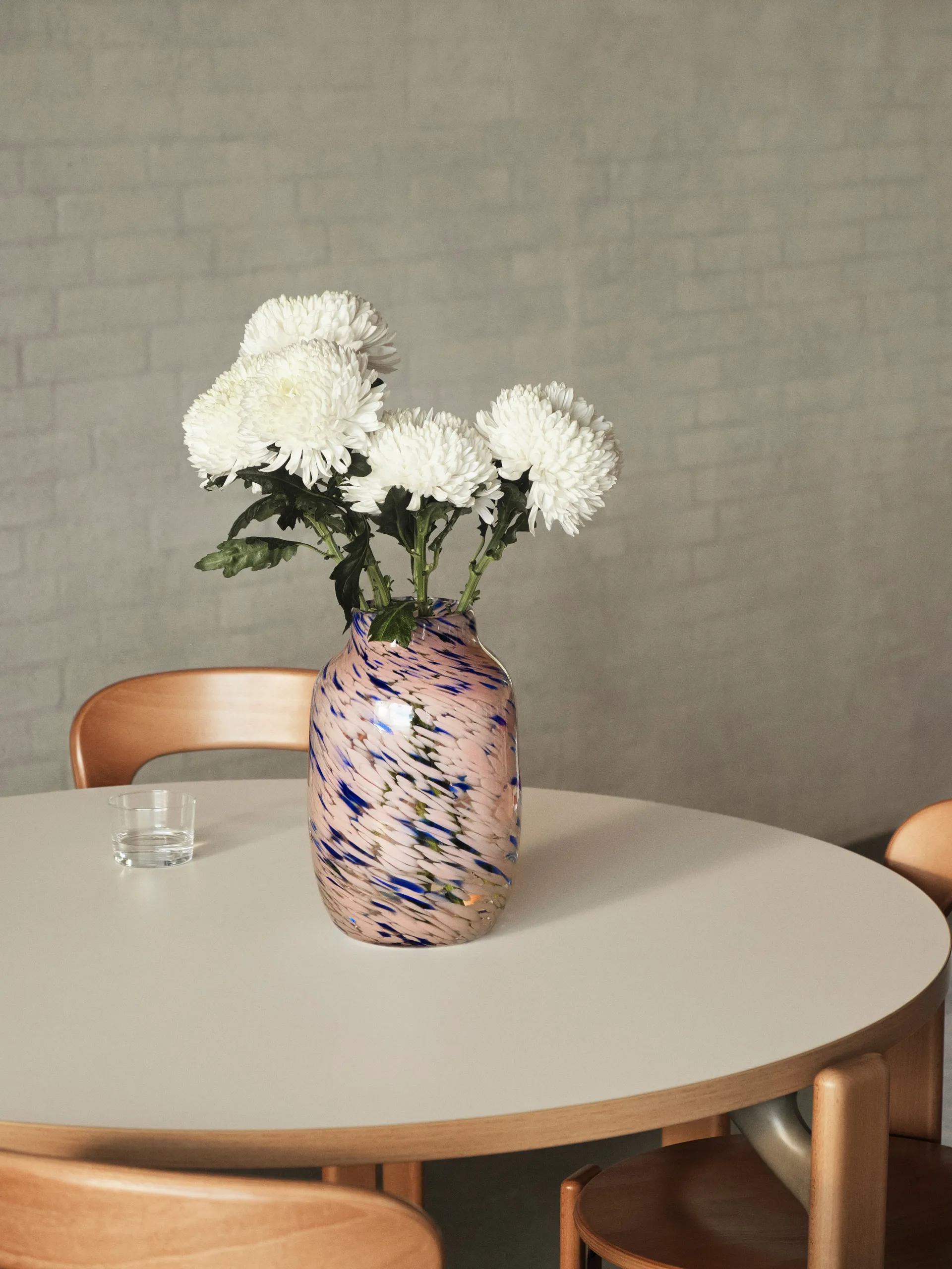 Splash Round vase L, 30 cm Light pink-blue HAY
