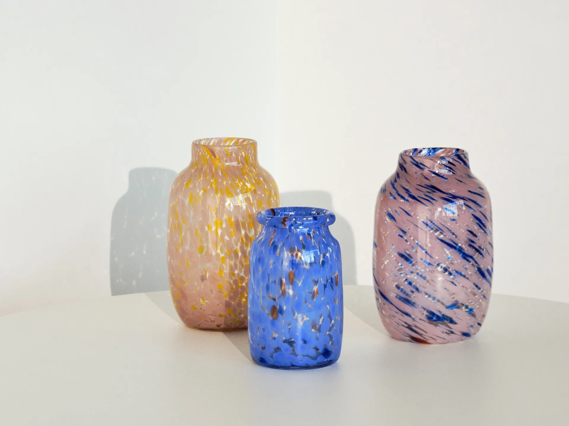 Splash Round vase L, 30 cm Light pink-blue HAY