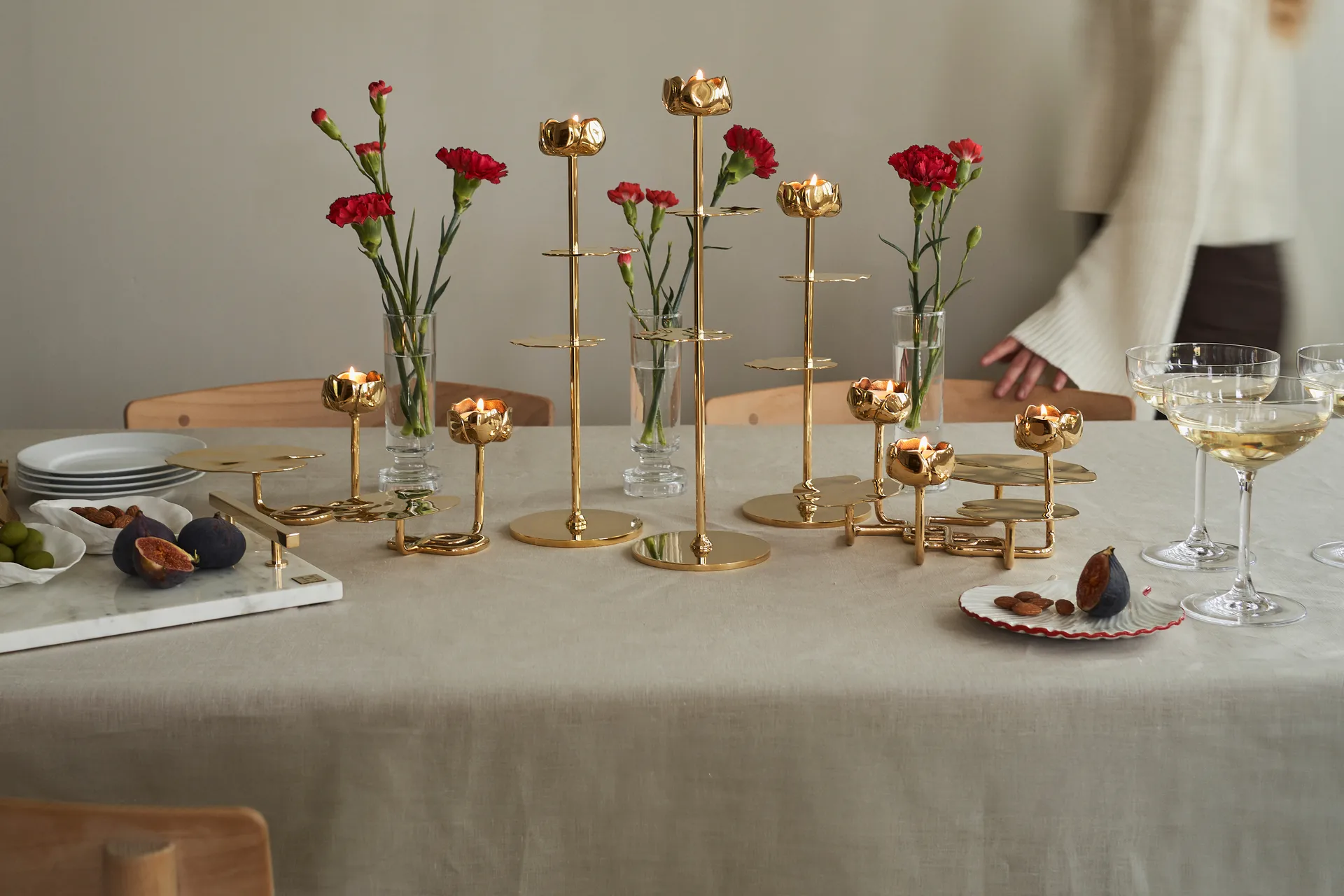 Ninfea Alta candlestick 30 cm, Brass Hilke Collection