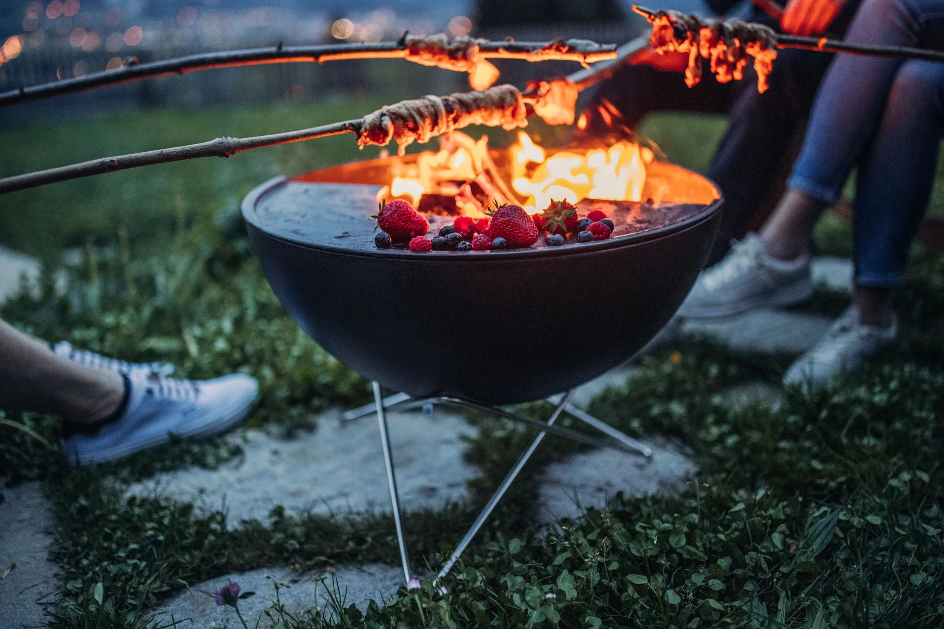 BOWL 57 fireplace, Black-silver, star base Höfats