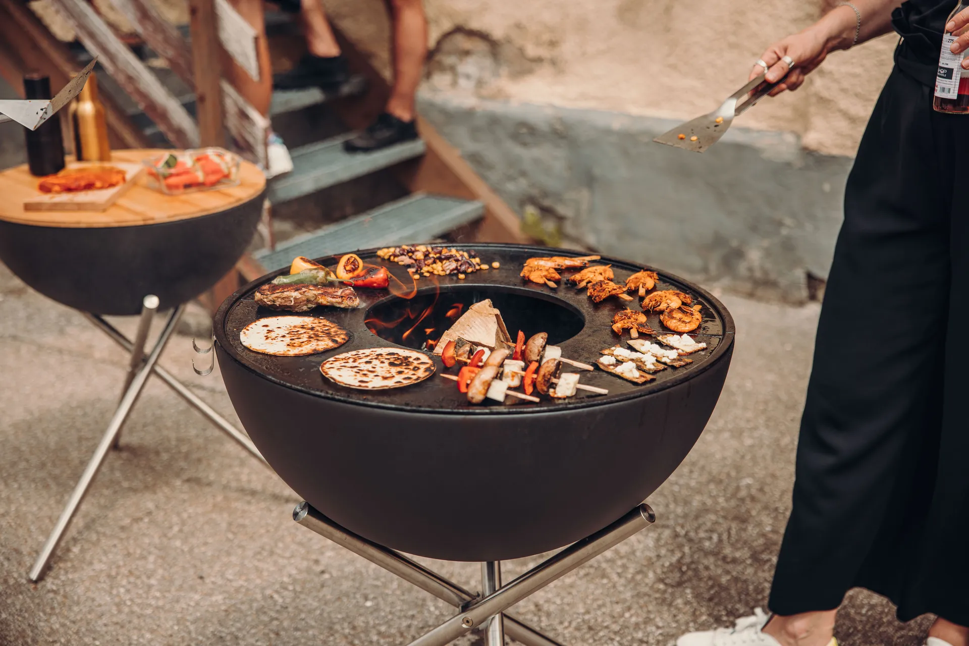 BOWL 70 fire pit, Black-silver, tripod stand Höfats