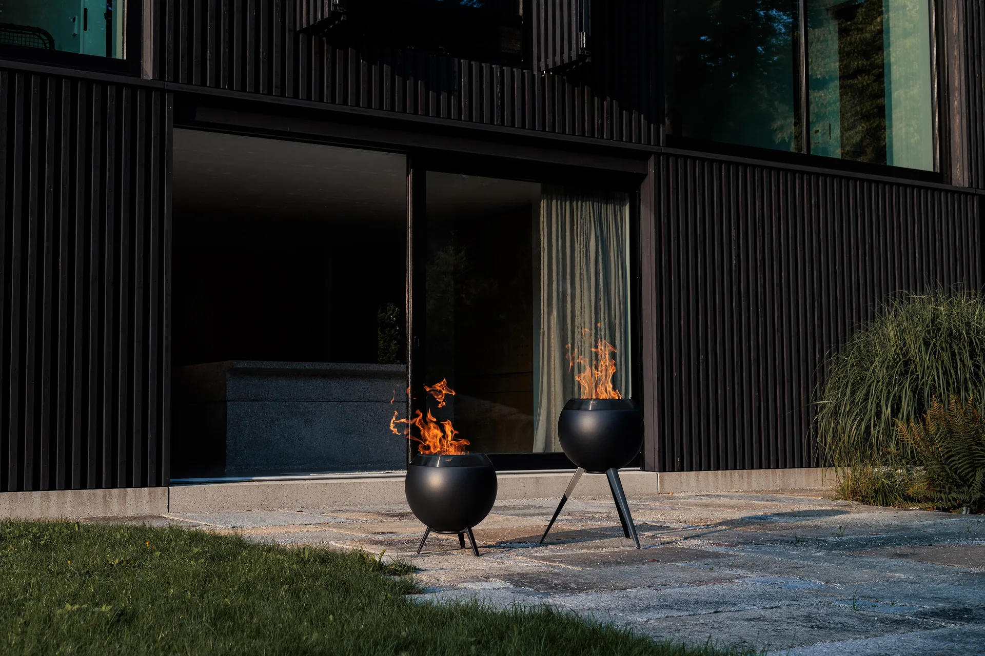 MOON 45 fireplace, All black, high frame Höfats
