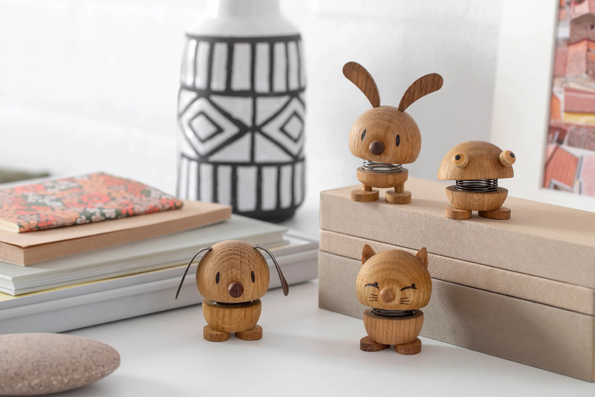 Hoptimist Dog S figure, Oak Hoptimist