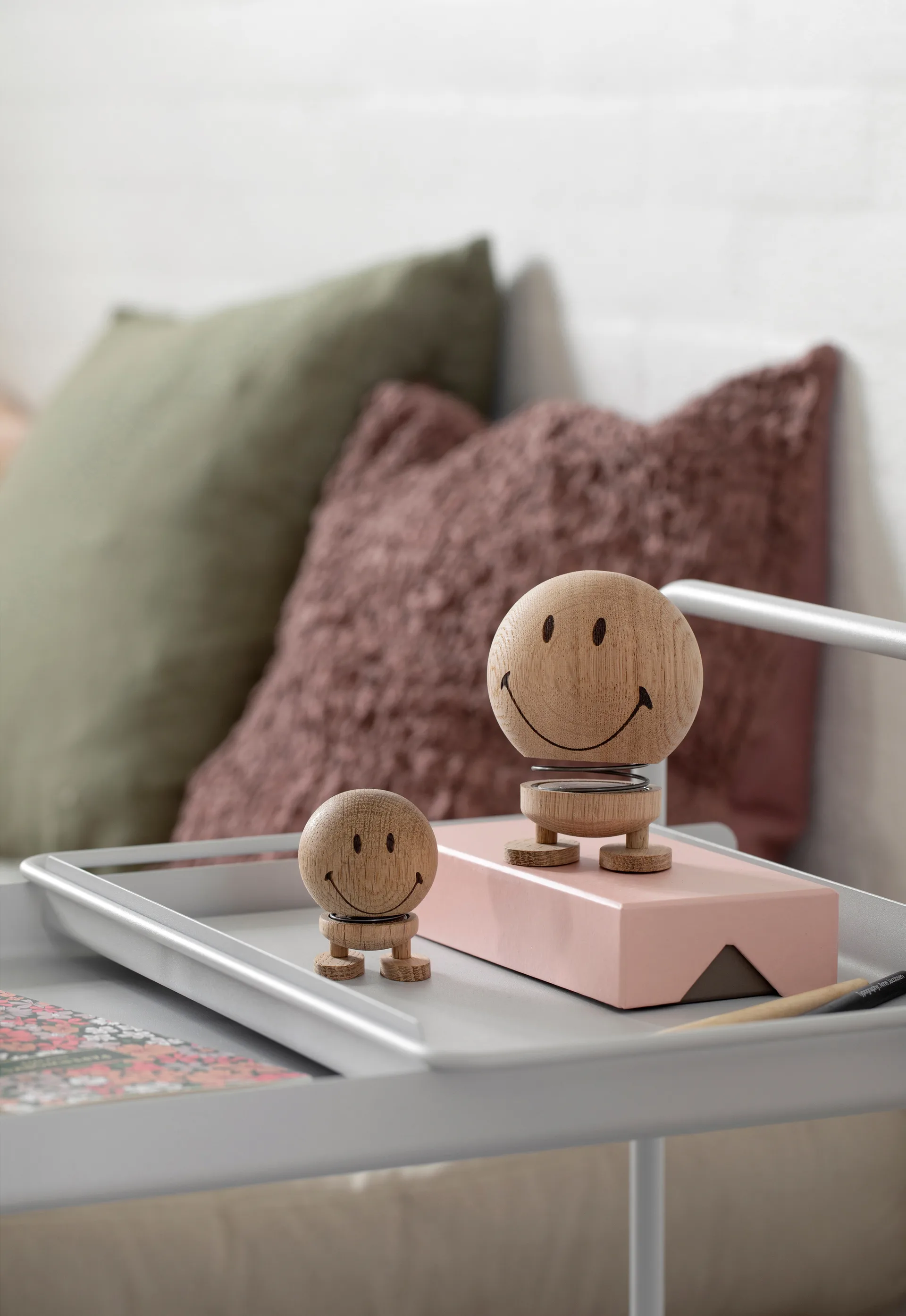 Hoptimist Smiley S figure, Raw oak Hoptimist
