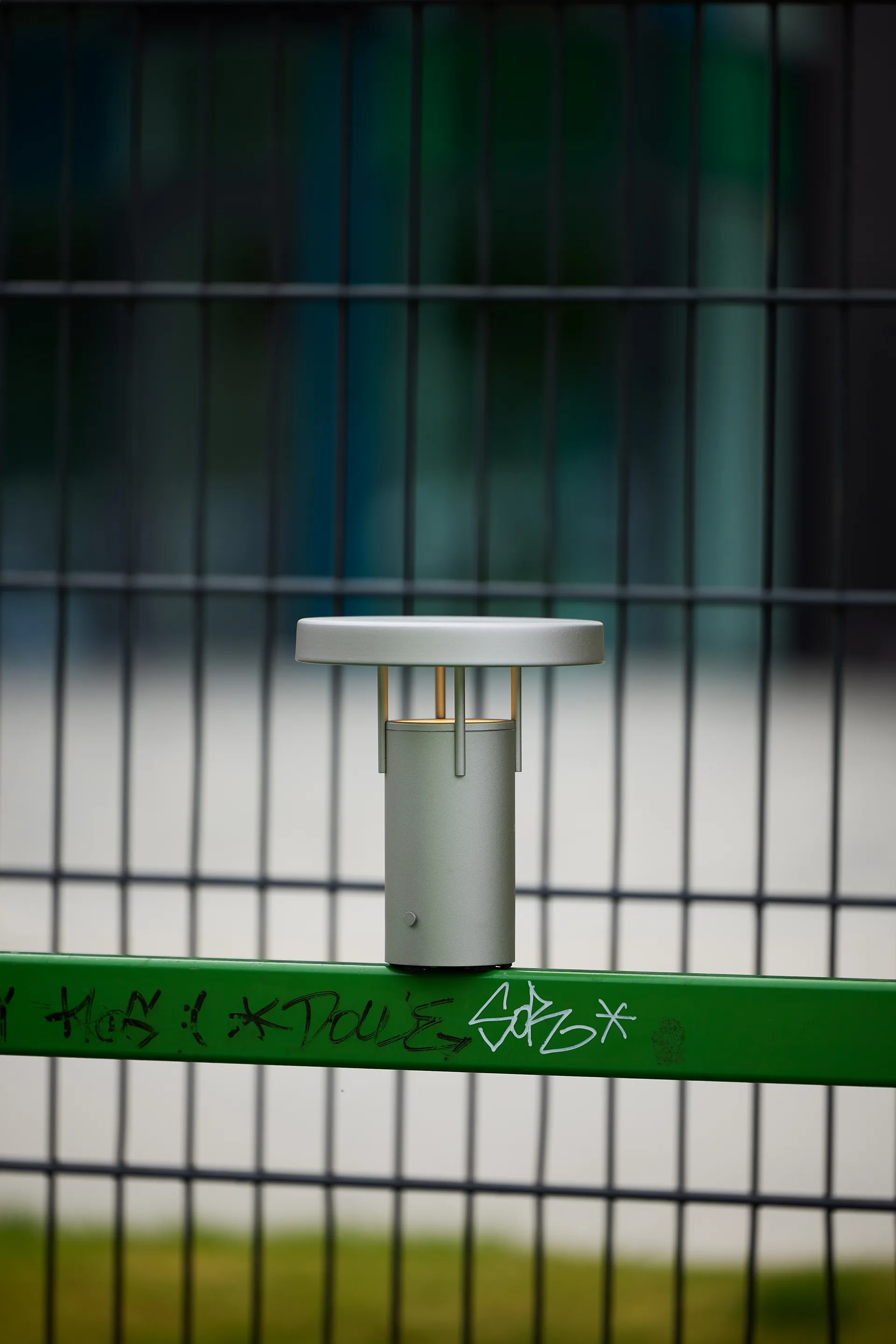 BringMe mini portable table lamp, Metallic sand Hübsch