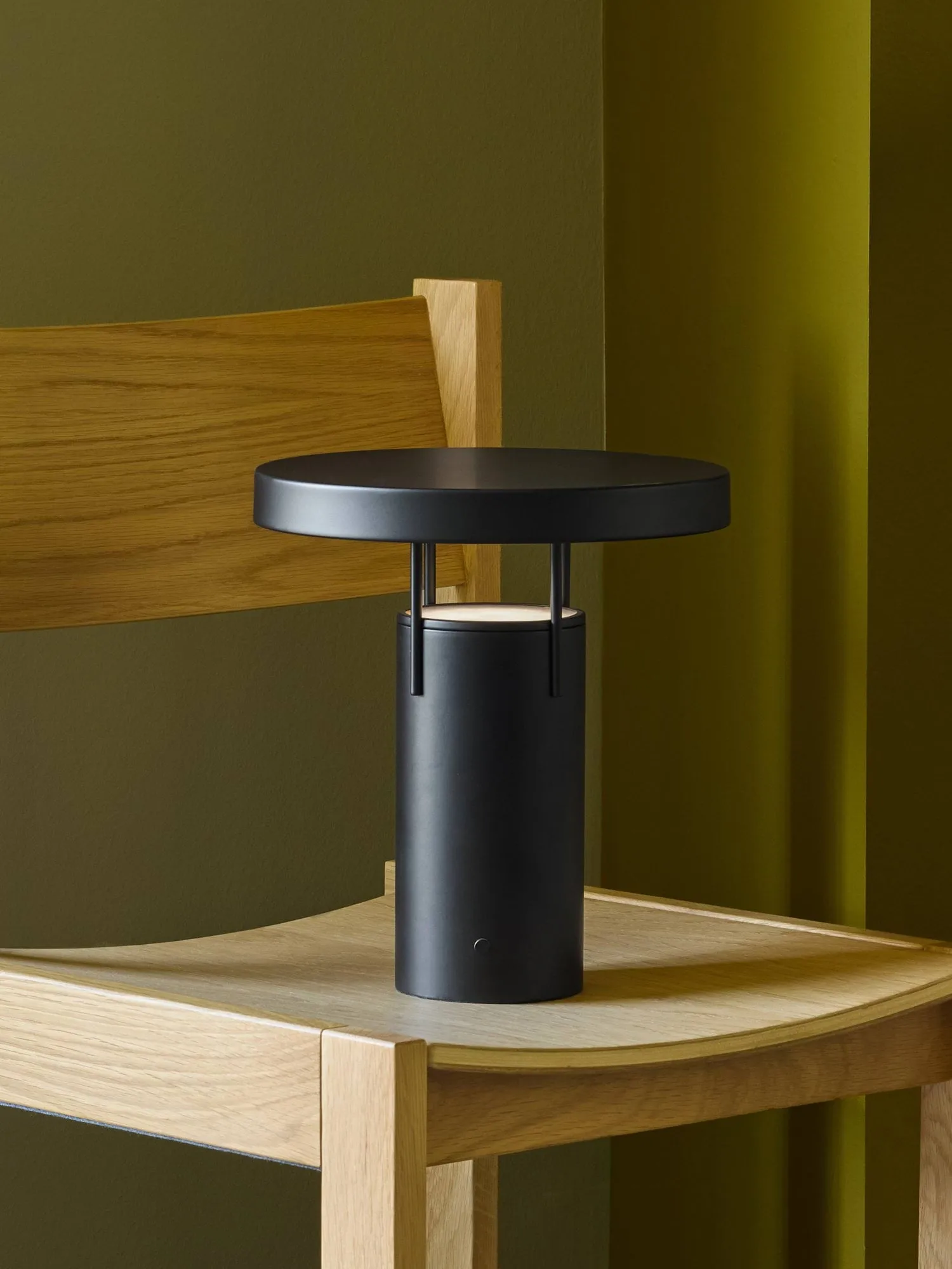 BringMe portable table lamp, Matte black, 28 cm Hübsch