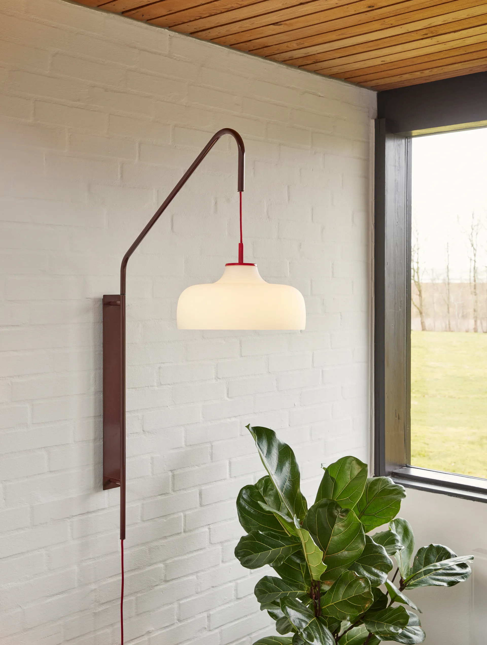 Current wall lamp, Red Hübsch