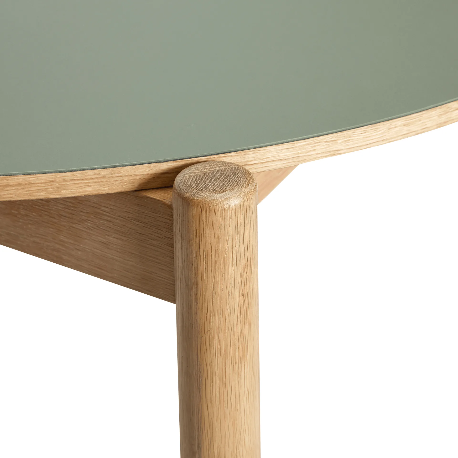 Oblique dining table, Olive, Ø126 cm Hübsch