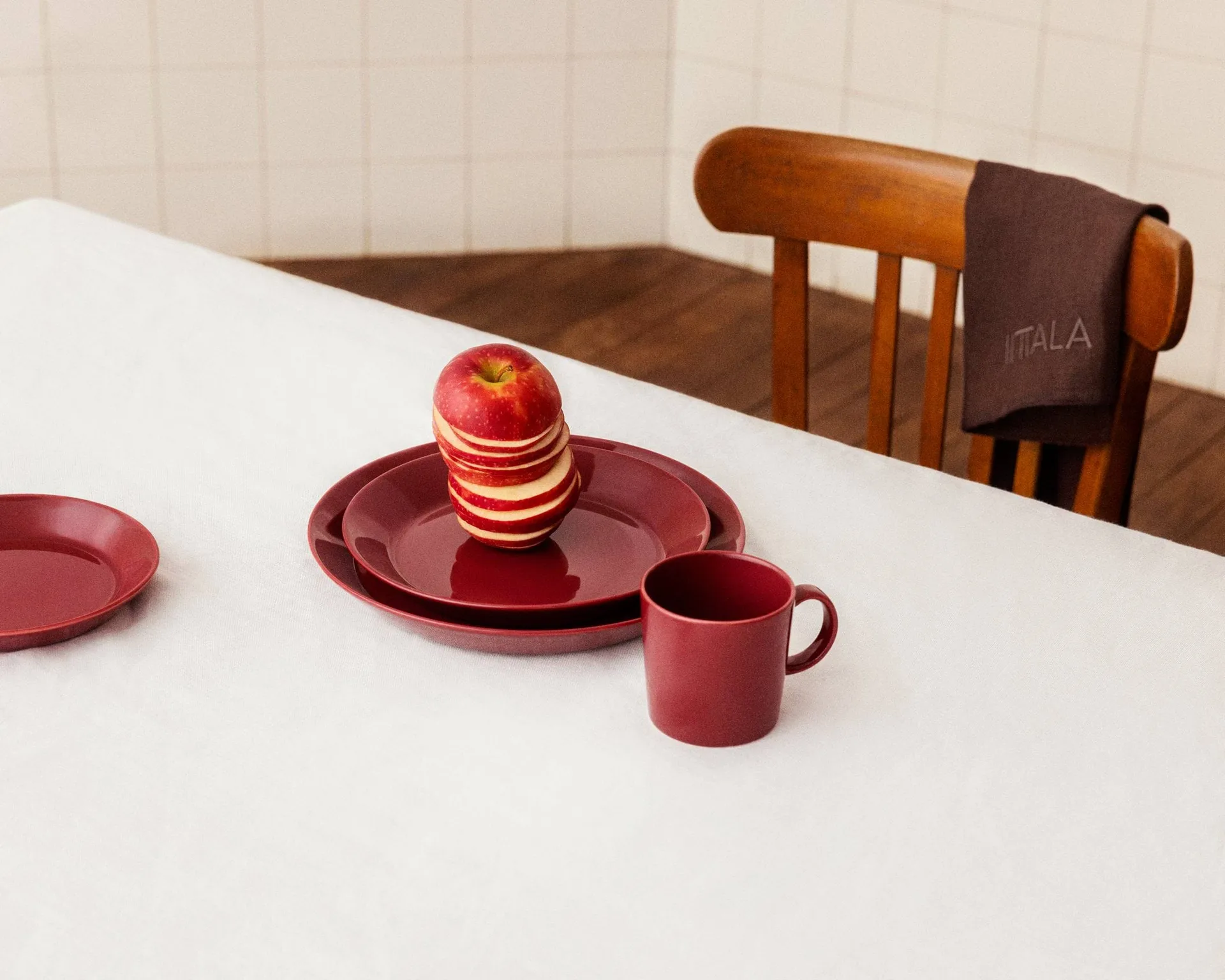 Teema plate Ø21 cm, Cherry Iittala