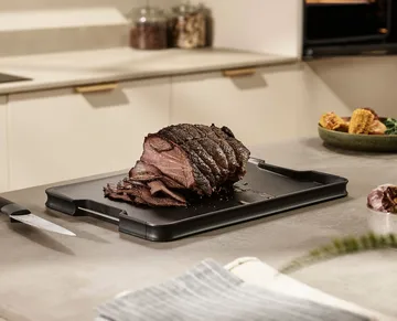 Cut & carve cutting board plus black - Large - Joseph Joseph