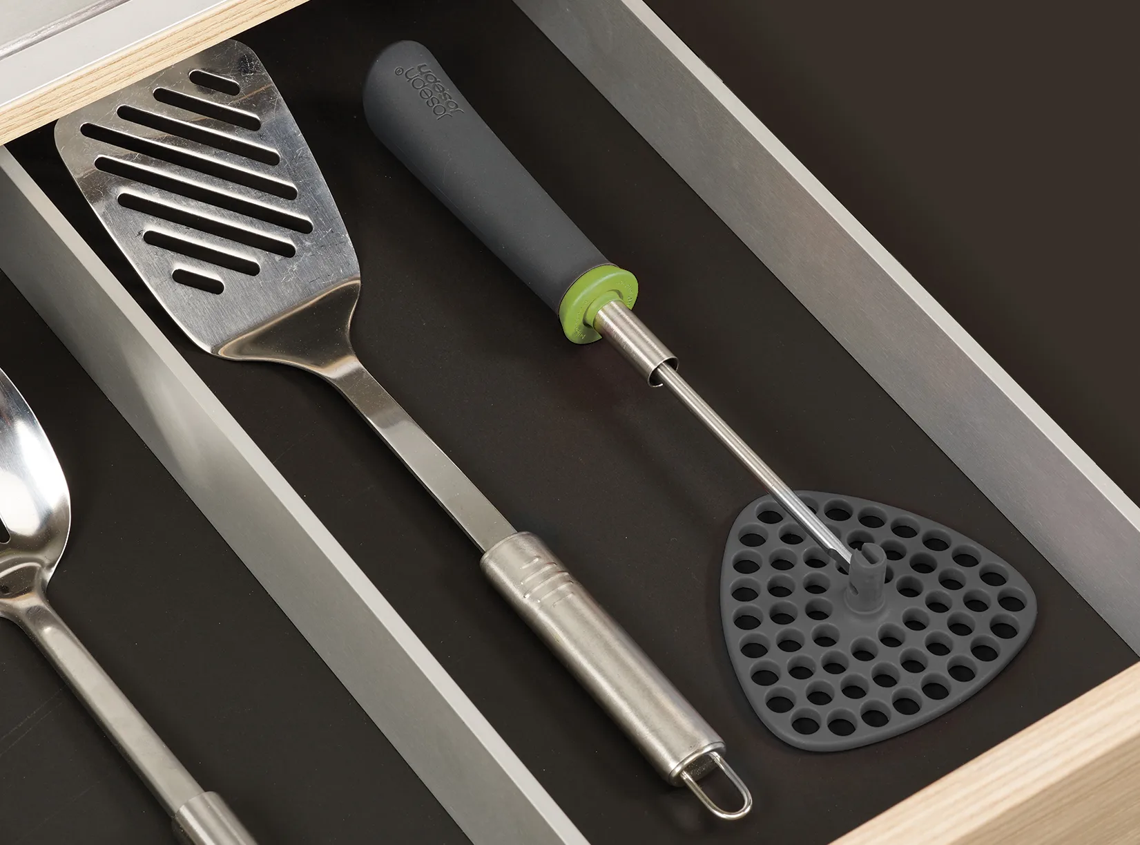 Delta potato masher 30.2 cm, Green-gray Joseph Joseph