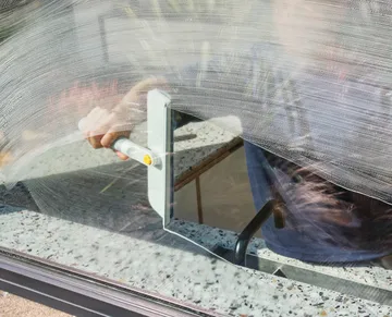 Joseph Joseph Cleantech 2-in-1 window squeegee - Stone - Joseph Joseph
