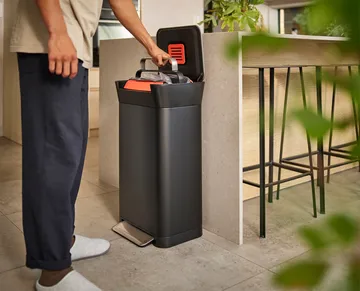 Joseph Joseph Titan trash compactor pedal bin 30 L - Carbon black - Joseph Joseph