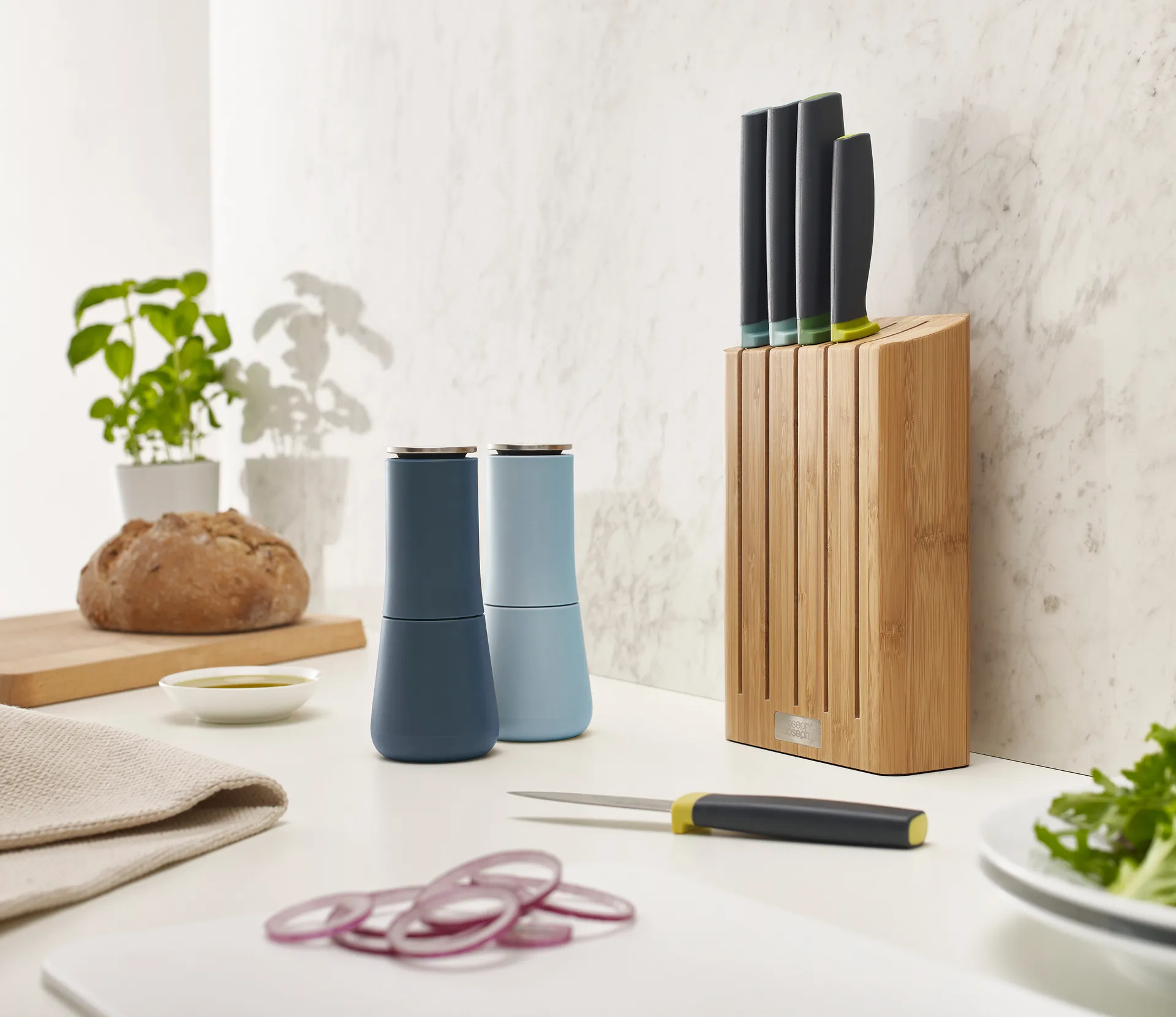 Milltop Editions Salt and Pepper Grinder 16.9 cm, Blue Joseph Joseph