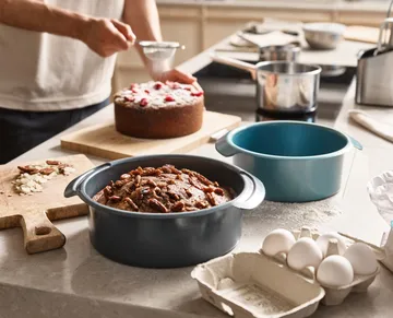 Nest Bake round baking pan 23 cm - Blue - Joseph Joseph