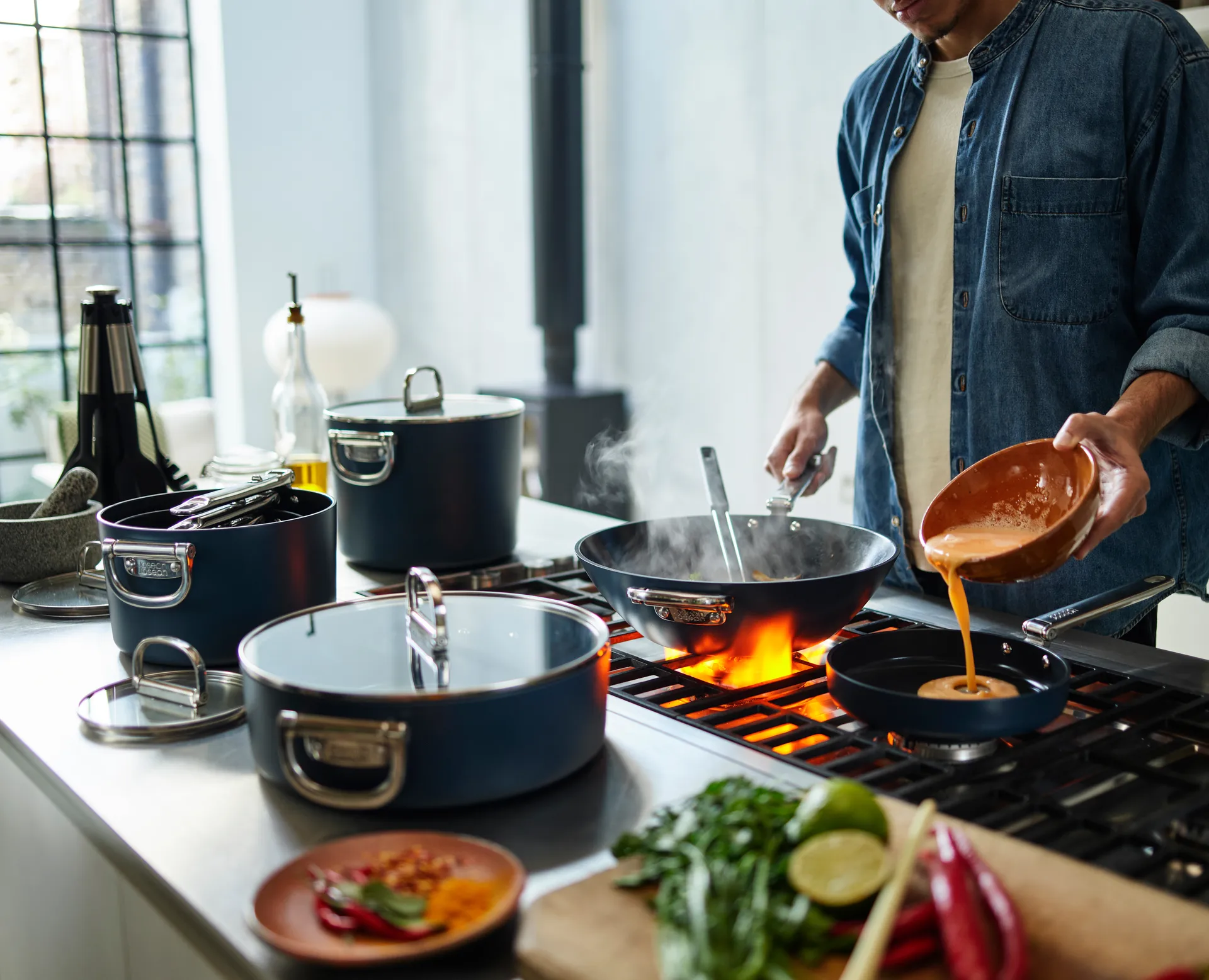 Space non stick wok pan, Ø32 cm Joseph Joseph