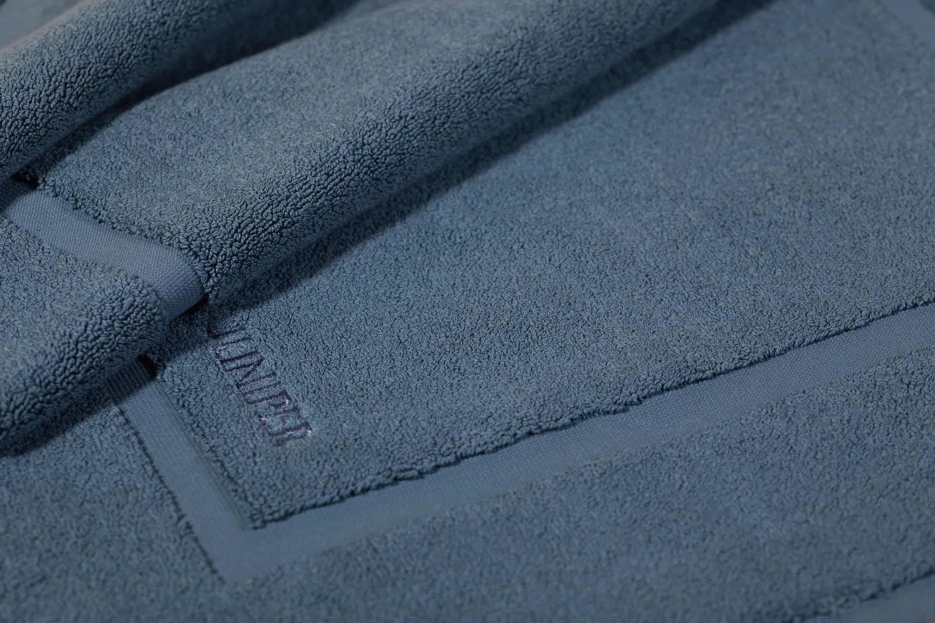 Juniper bath rug 50x80 cm, North Sea Blue Juniper