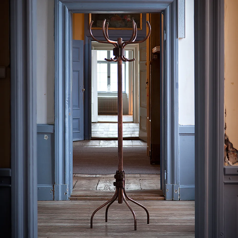 Babe coat rack, Blue-black leather belt Källemo