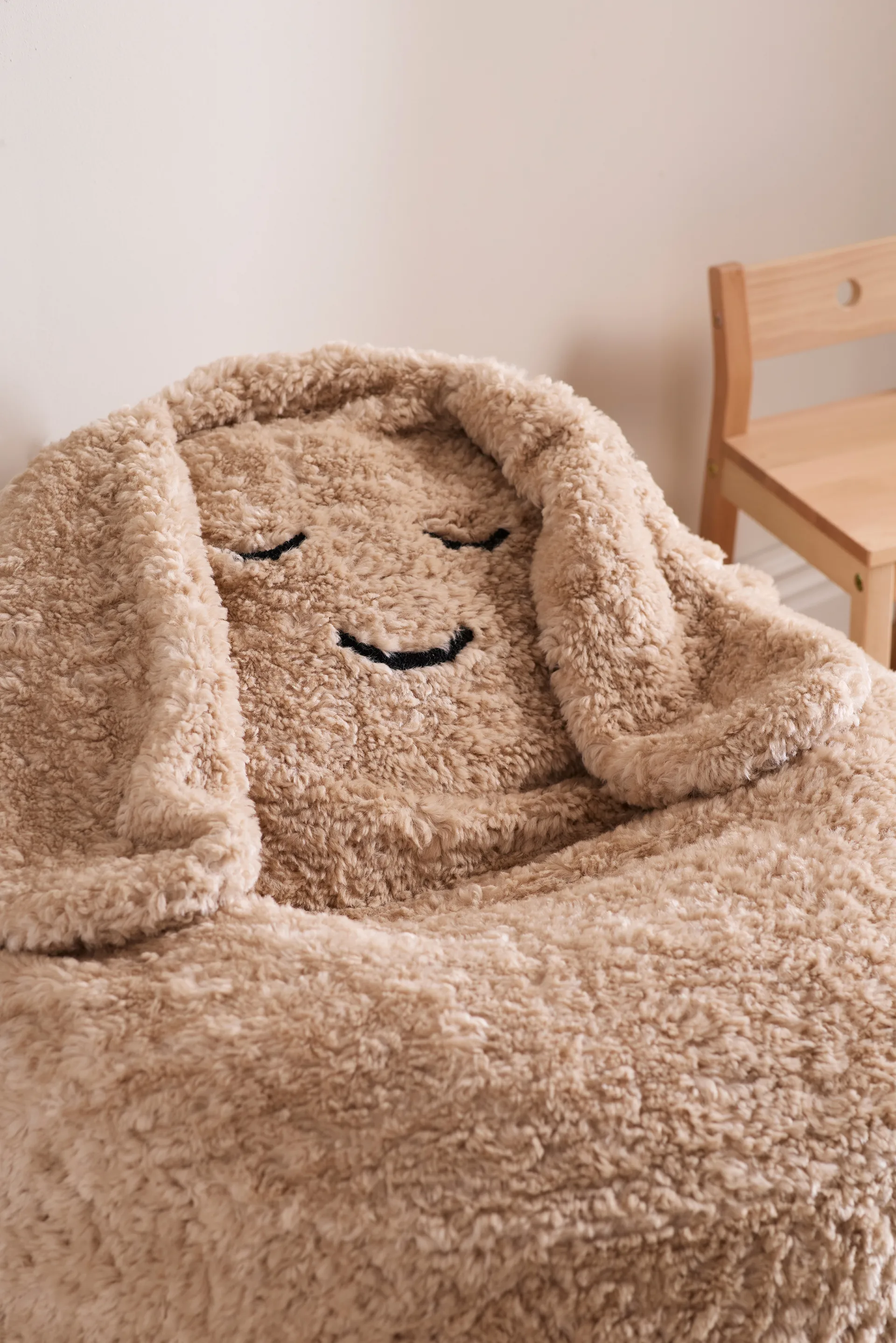 Snuggle bean bag chair, Beige, Ø80x50 cm Kid's Concept