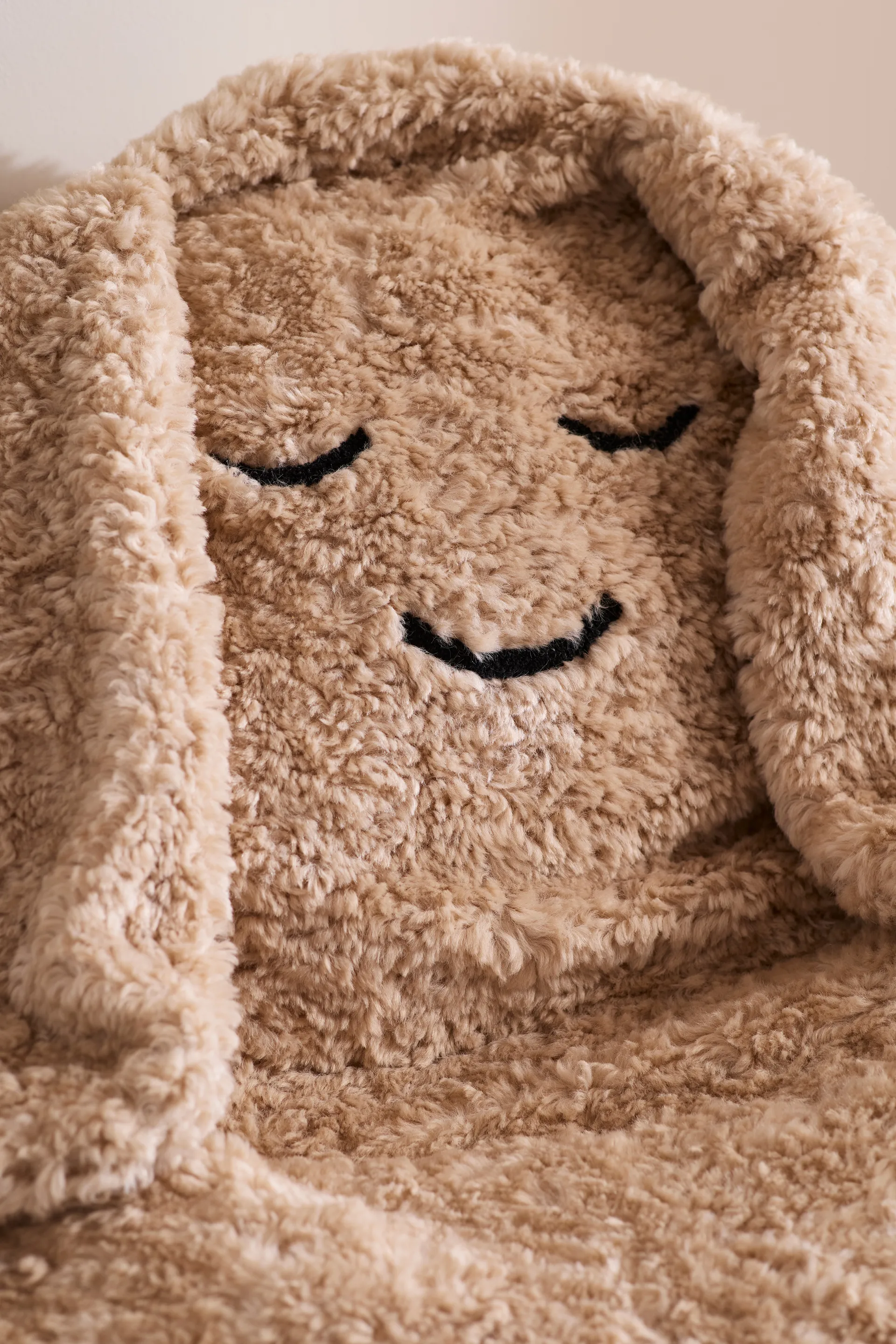 Snuggle bean bag chair, Beige, Ø80x50 cm Kid's Concept