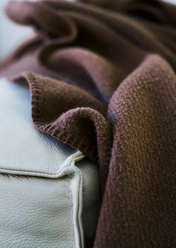 Bouclé wool throw 140x200 cm - Mocha mousse - Klippan Yllefabrik