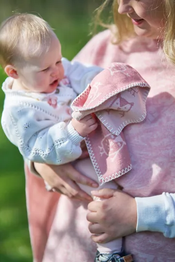 Hand in hand children's blanket 65x90 cm - Rose brown - Klippan Yllefabrik