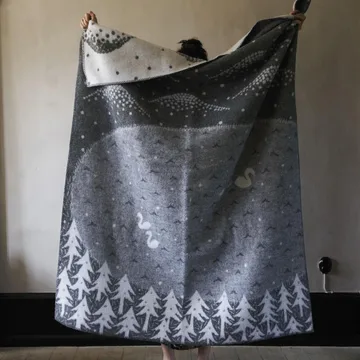 Lake in the valley throw - grey - Klippan Yllefabrik