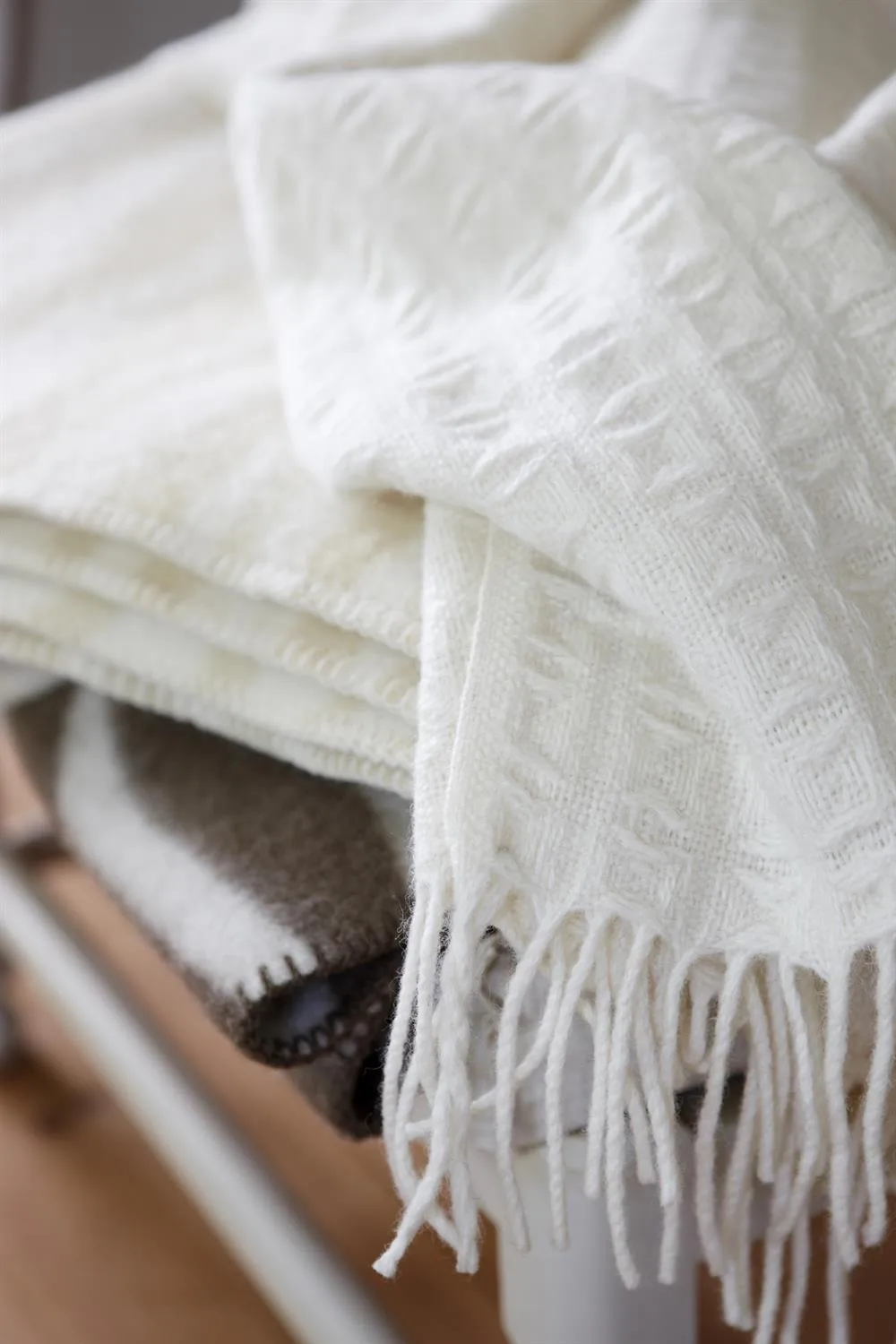 Twist wool throw, natural white Klippan Yllefabrik