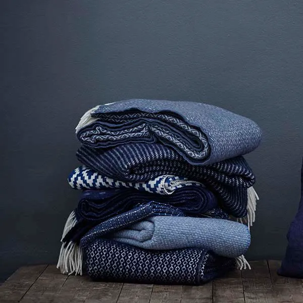 Velvet wool throw, petrol Klippan Yllefabrik