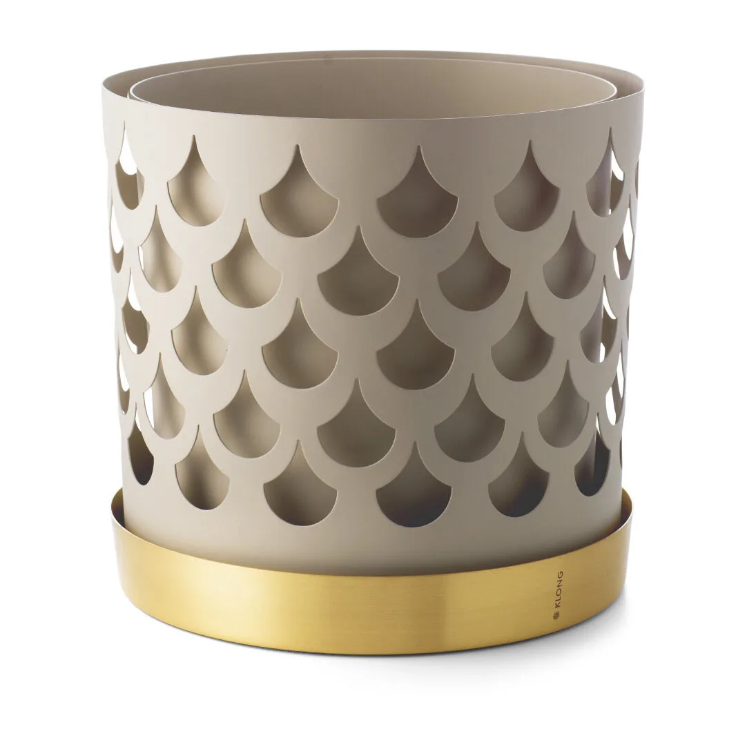 Trio Drop flower pot beige with saucer in brass, Big Ø28 cm KLONG