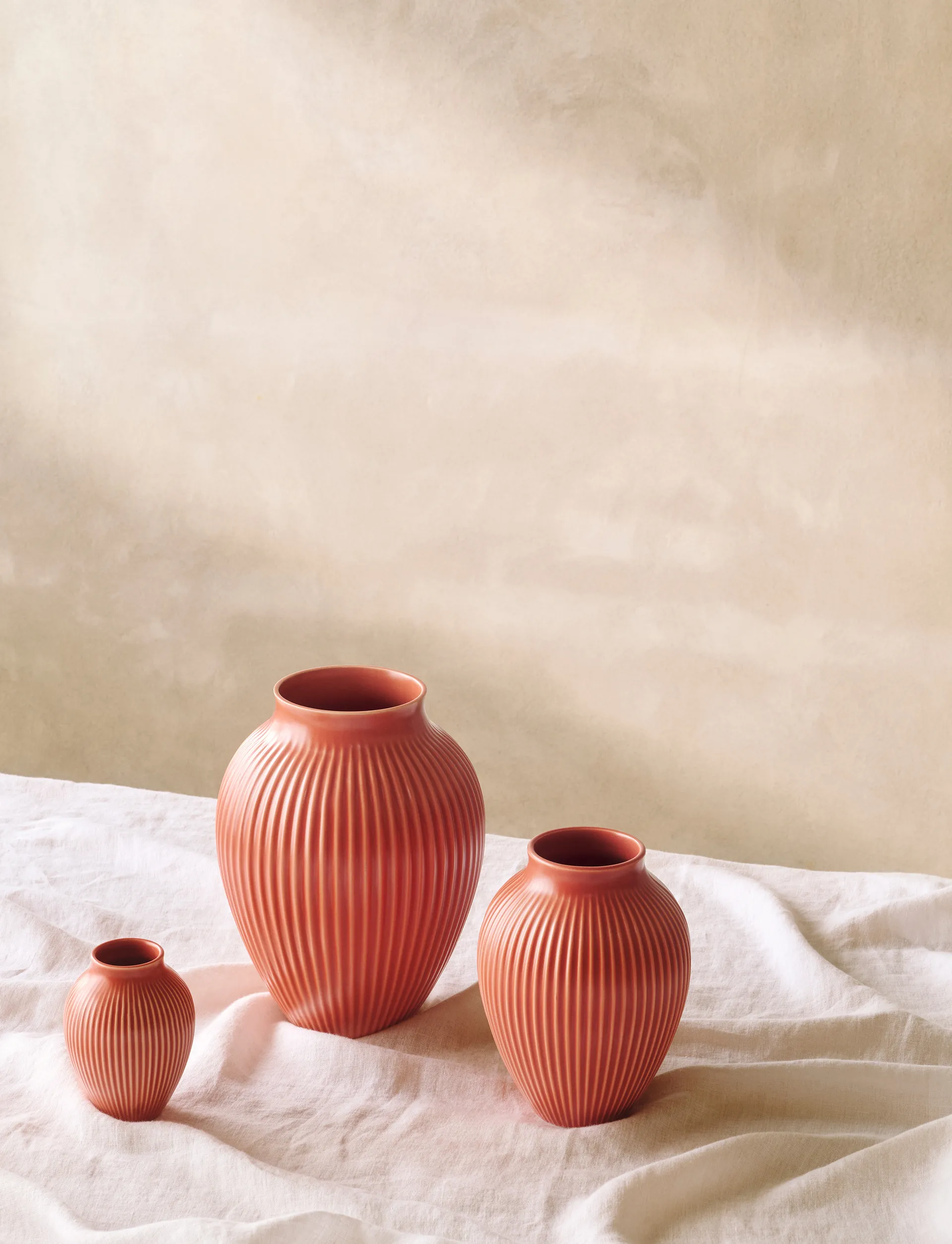 Knabstrup vase ribbed 20 cm, Coral Knabstrup Keramik
