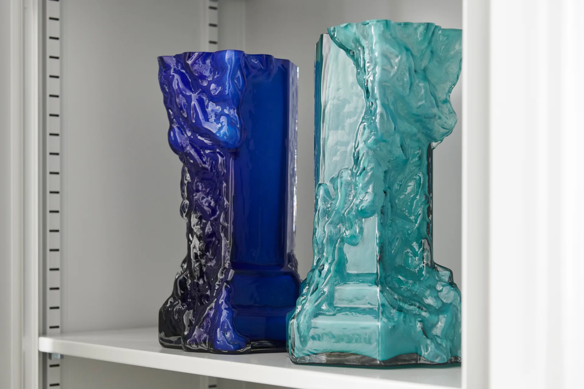 Rocky Baroque vase 35 cm, Deep blue Kosta Boda
