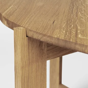Collector dining table Ø120x74 cm - Warm lacquered oak - Kristina Dam Studio