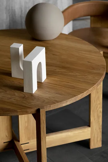 Collector dining table Ø120x74 cm - Warm lacquered oak - Kristina Dam Studio