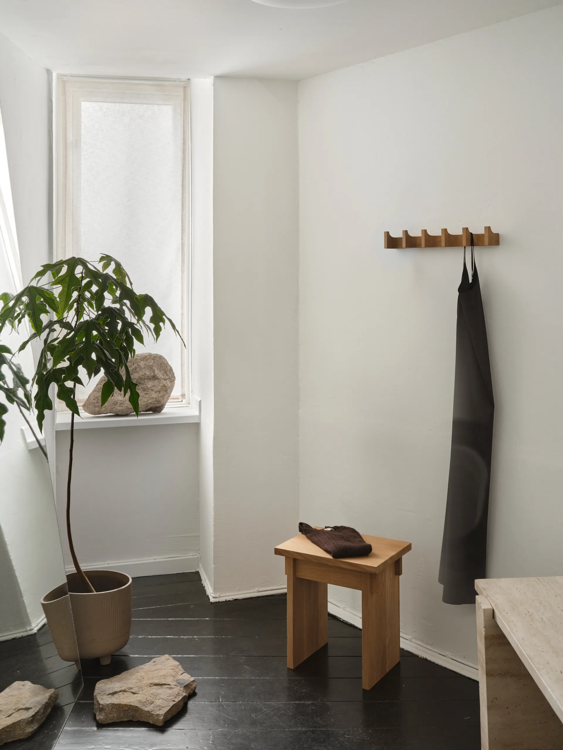 Column coat rack 49 cm, Warm oiled oak Kristina Dam Studio