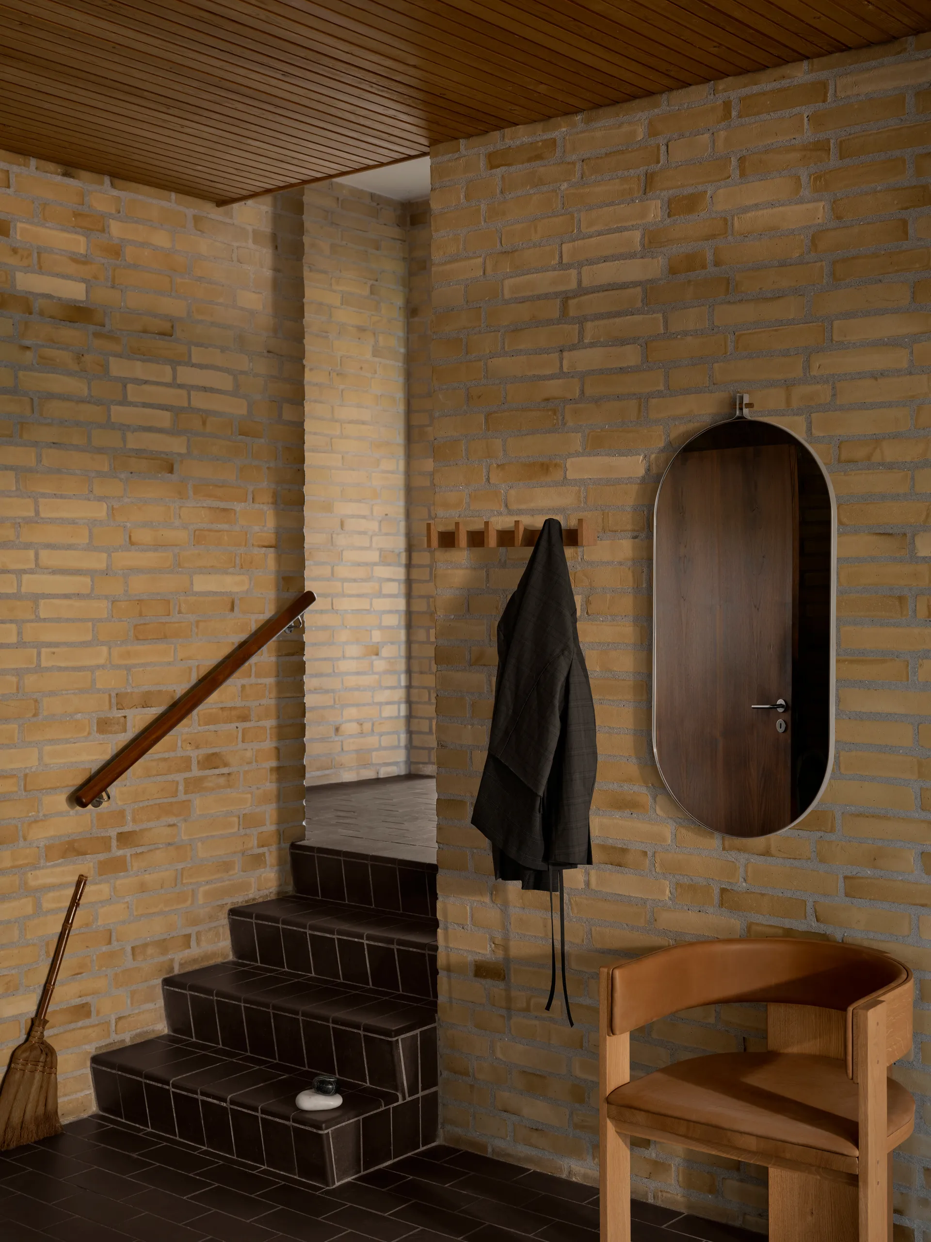 Column coat rack 49 cm, Warm oiled oak Kristina Dam Studio