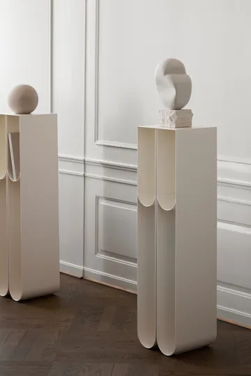 Curved pedestal - Beige - Kristina Dam Studio