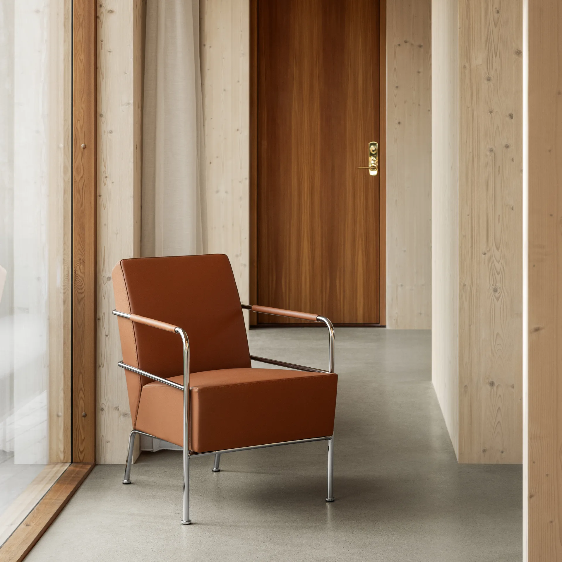 Cinema armchair, Elmo Nordic leather Cognac–chrome frame Lammhults