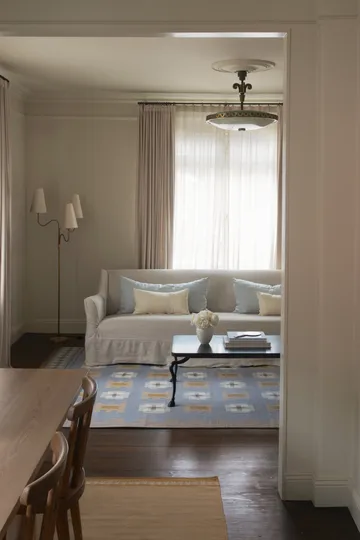 Röllakan Selma wool rug - Dove, 140x200 cm - Layered