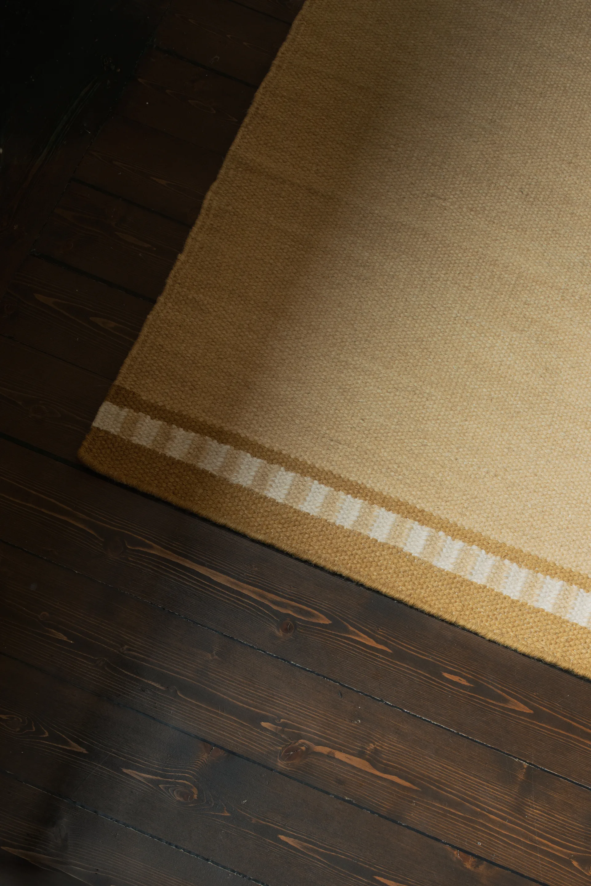Röllakan Solid wool rug, Mariegold, 140x200 cm Layered
