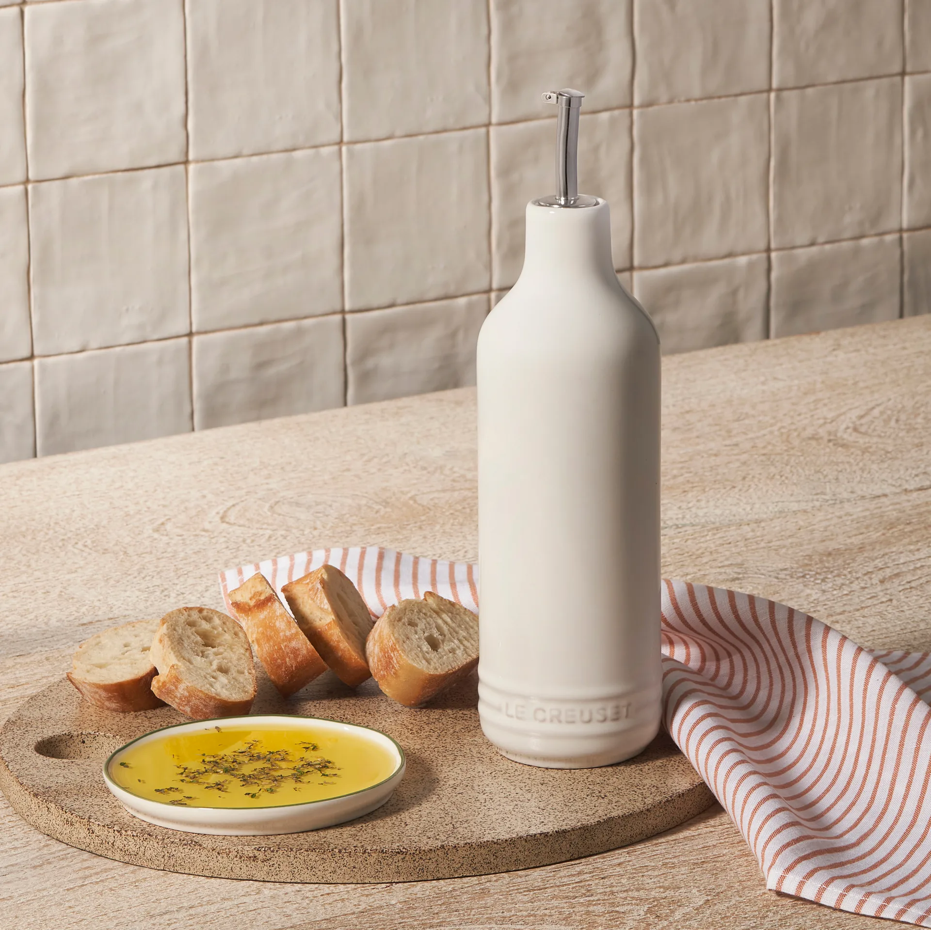 Signature stoneware oil bottle 0.6 L, White Le Creuset