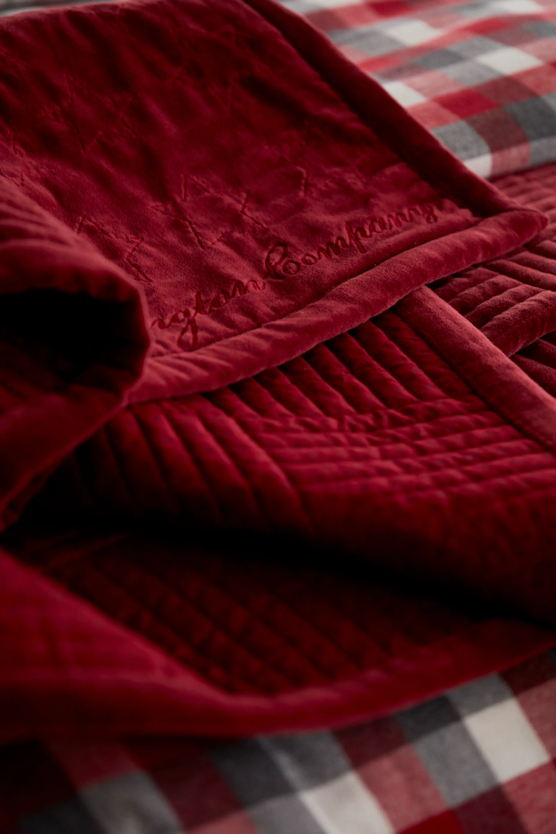 Quilted Cotton Velvet Star throw 160x240 cm, Red Lexington