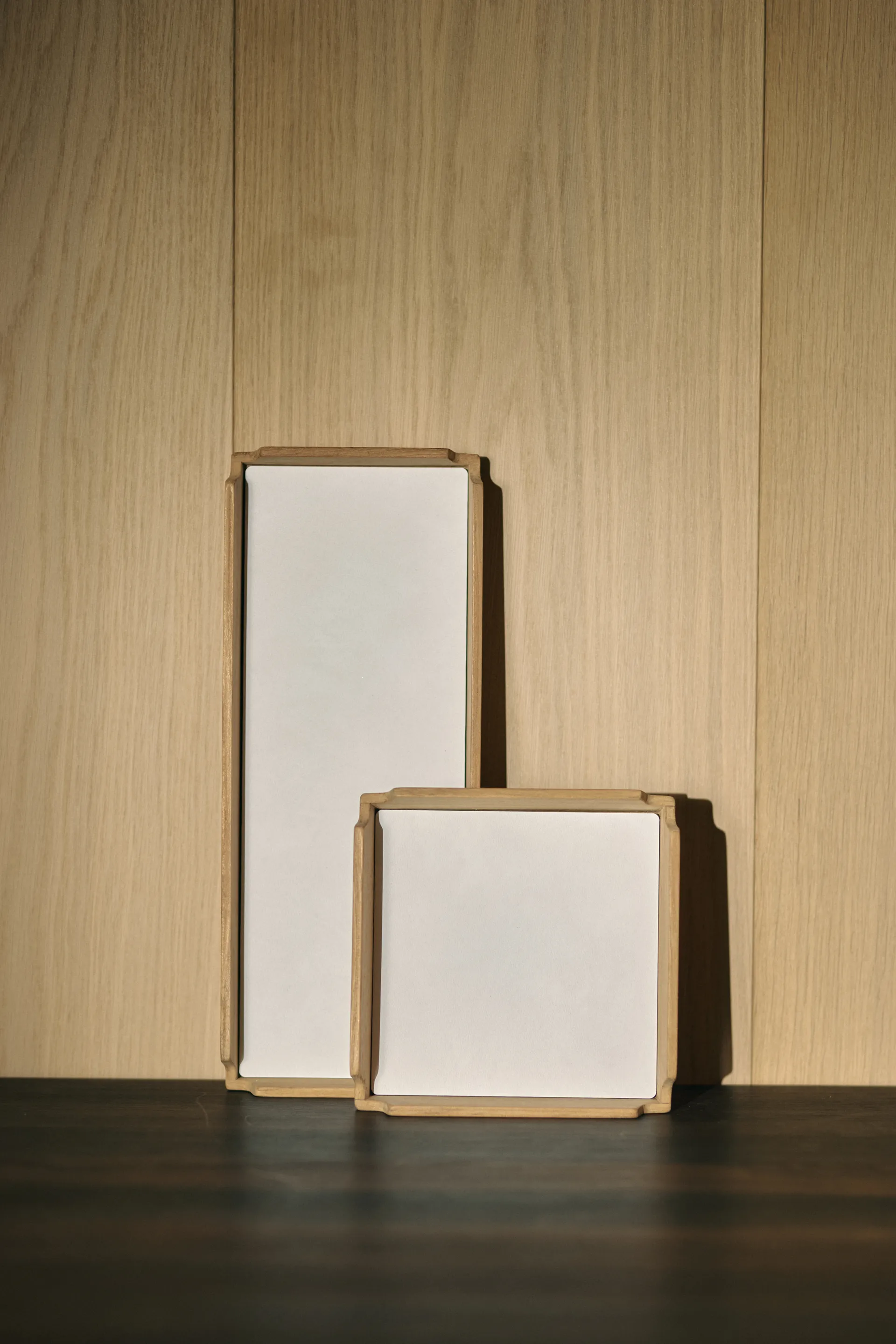 Airy Nupo tray, Pure white-teak, mini LIND DNA