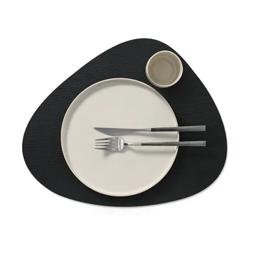 Bull placemat reversible curve L 1 pcs - Warm grey-black - LIND DNA