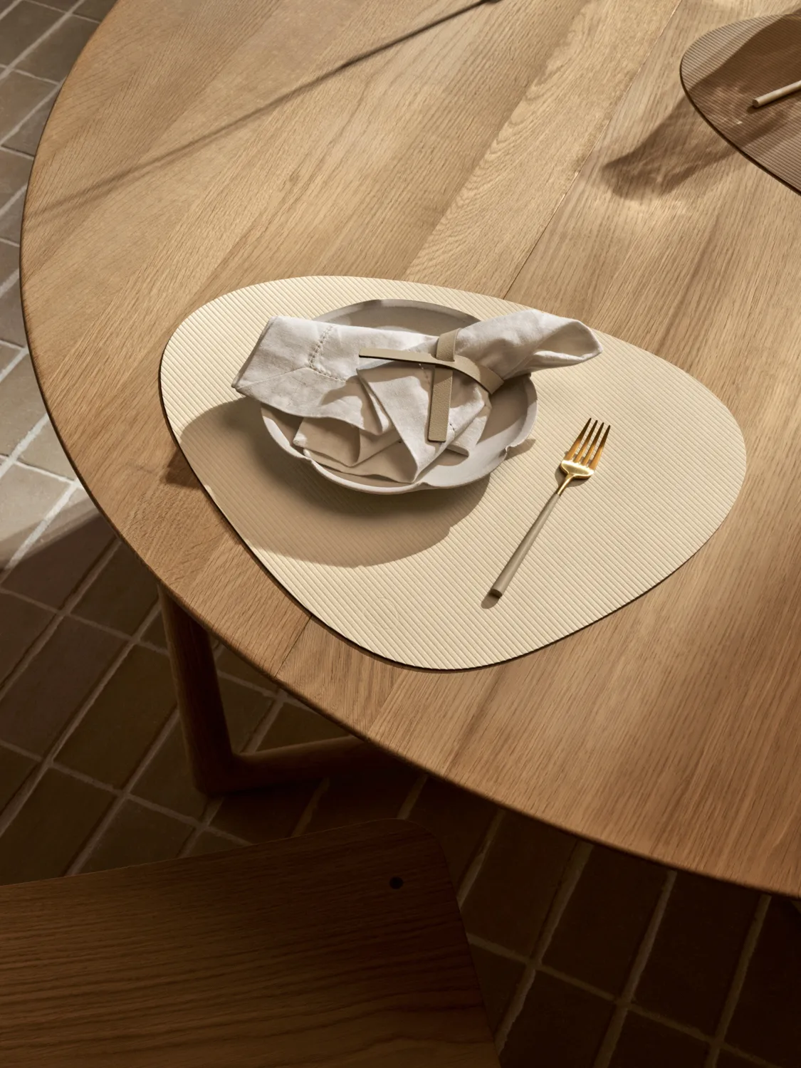 Corduroy placemat curve L, Vanilla LIND DNA