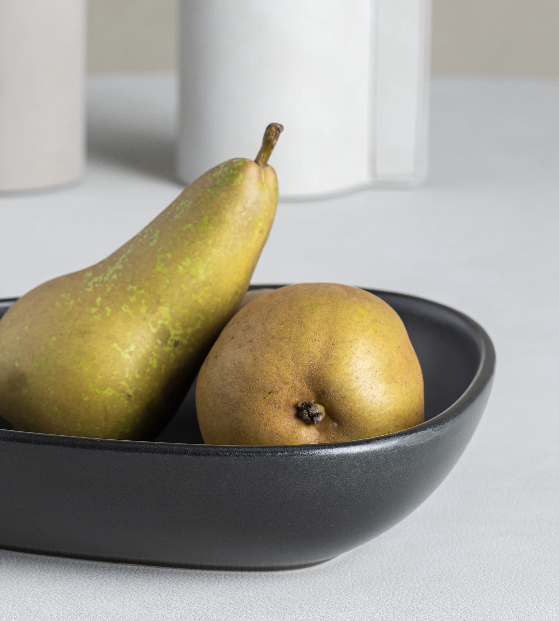 Curve Stoneware deep plate 19x22 cm, black LIND DNA